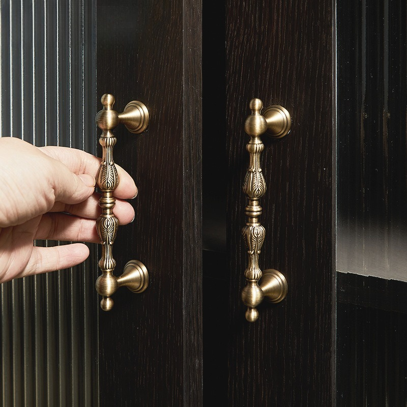 High End European Retro Wardro - огляд і ціна Furniture Hardware High End